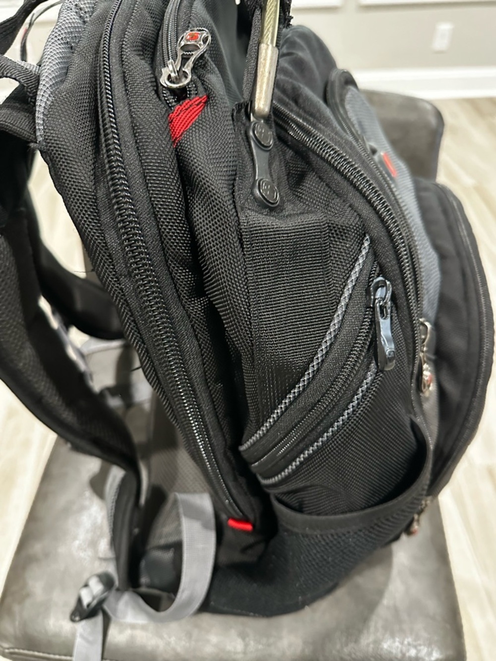 SwissGear Black and Gray Laptop Backpack - Durable Men’s Travel Bag/ Preowned - Picture 5 of 9